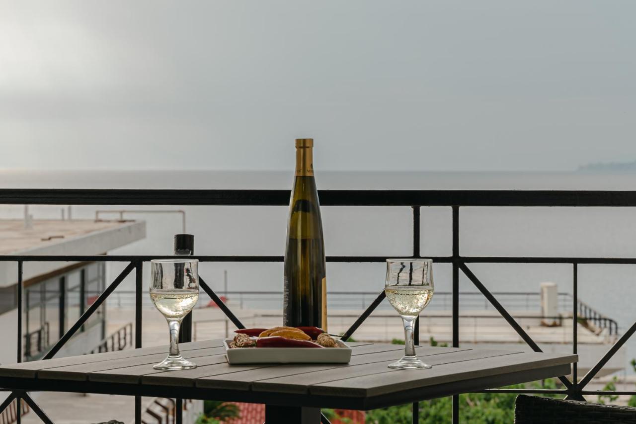 Sea View Apartment "Elise" Лоутраки Экстерьер фото